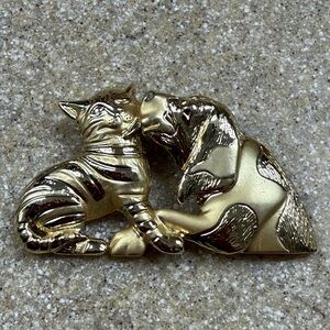 Vintage Gold-Tone Dog Kissing a Cat Brooch